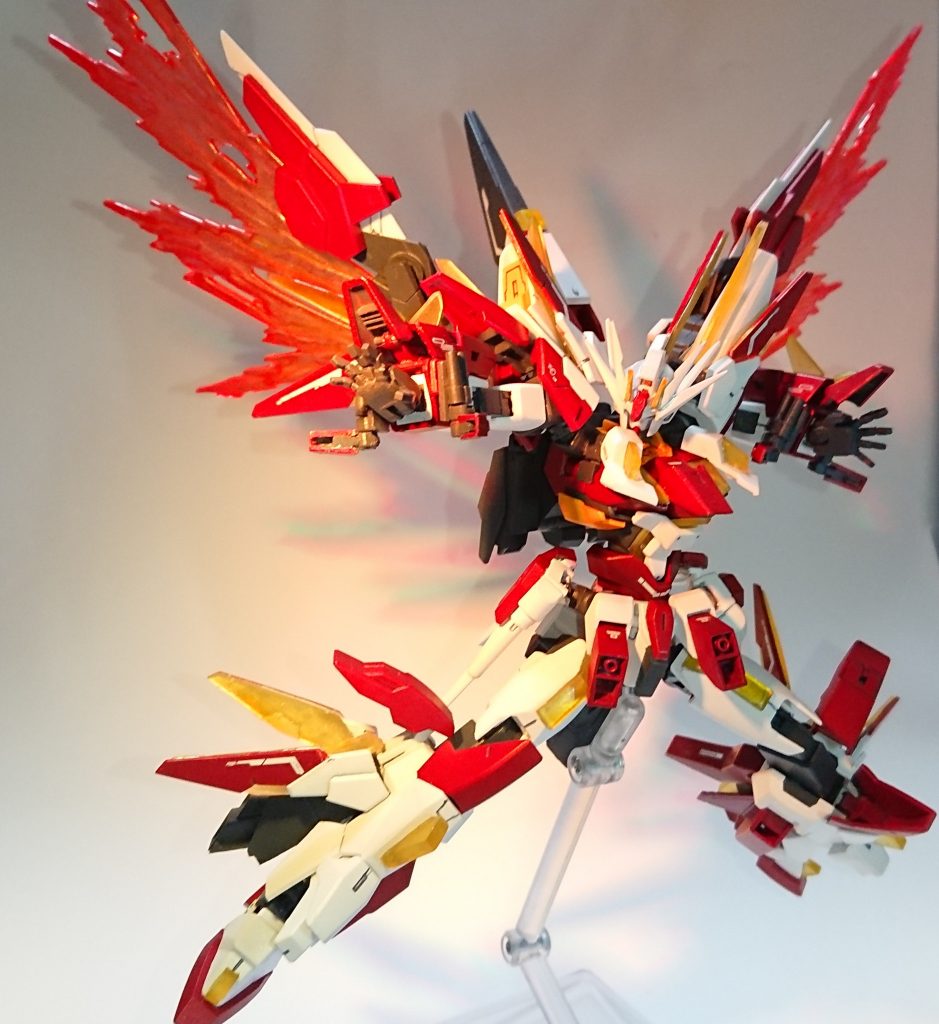 EXバーストモード各部を展開し放熱性能を高めることで機体出力を限界まで引き上げる本機の切り札。前身機の「X(クロス)バースト」から強化されたバーストシステム。「EX」のEには「ETERNAL」の意味が含まれており、放熱フィン等機体の耐久値の問題で実際には永続できないが、放熱、冷却さえできればシステム上は永続することができるようになっている。