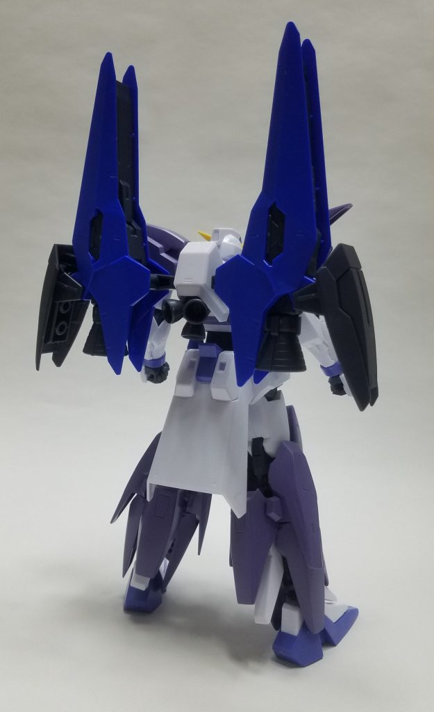 無印テルティウムでは背中が寂しかったですが、ヒュージブースターをつけるとヒロイックさが増します。 