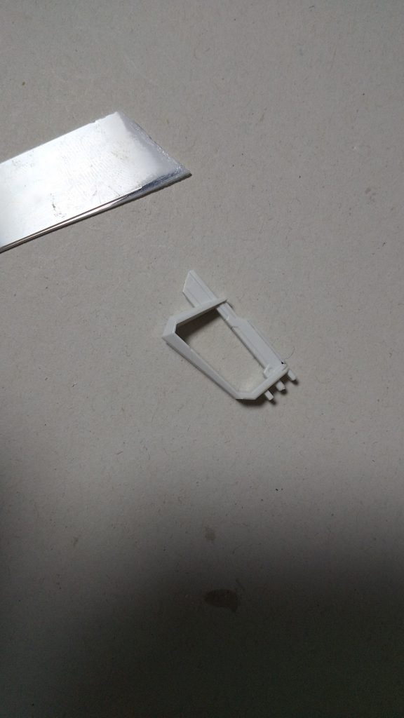 カレッドヴルッフのグリップ調整グリップ部分に0.5mmプラ板を付けて調整したらピッタリでした最新フォーマット基準なら他のガンプラも大丈夫そうですかね