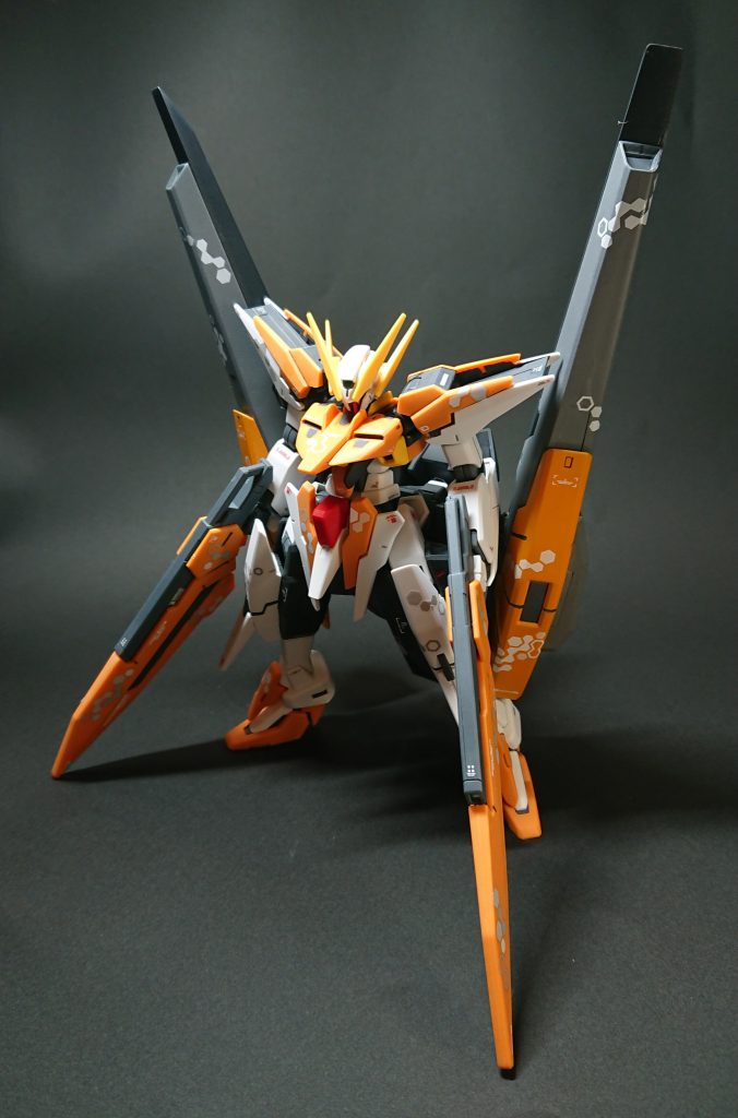 全身にヘックス迷彩デカールを貼りました。あとは一部肉抜きを埋めて、部分塗装、トップコートで仕上げています。