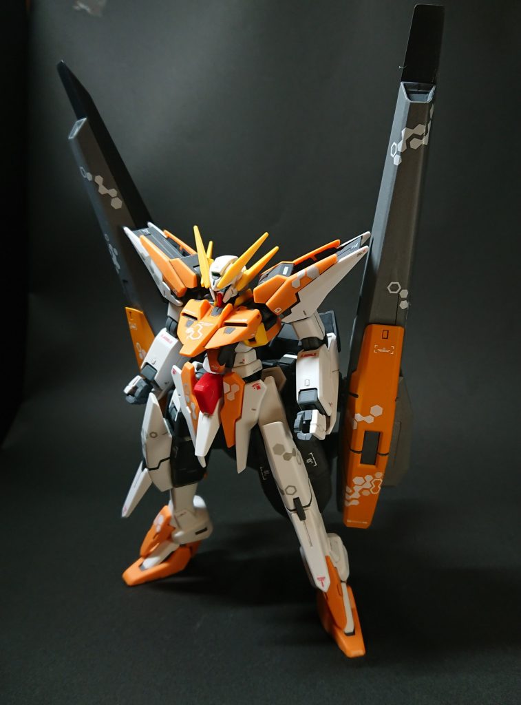 そのままだと背中が重くて自立できないので、脚部に重りをいれてみました。