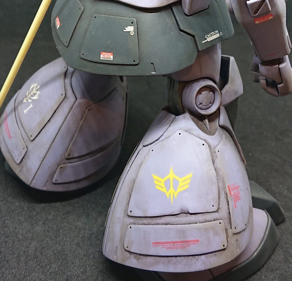 脚部のプラ板モールドがテキトーになってしまいました。