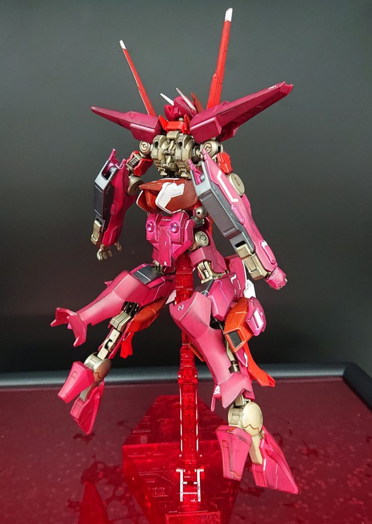 ふくらはぎ装甲の開閉ギミックを無駄に仕込んでます(笑)