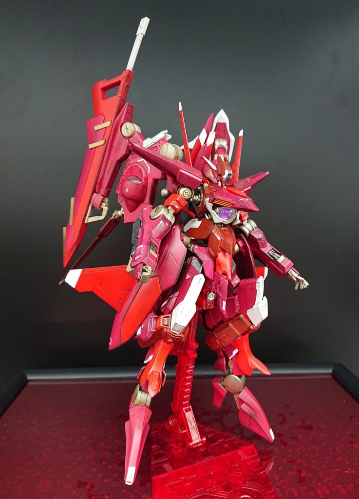 ミキシング過程と塗装後。ガンダムフレームの下半身は端白星です。腰の仕様が他と違うのが良い仕事をしてくれました。ミキシングが終わったあとに塗装し、統一感が出た瞬間が最高に好きです。