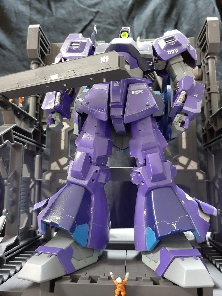 キットはリメイク版ではなく、古いHGです。