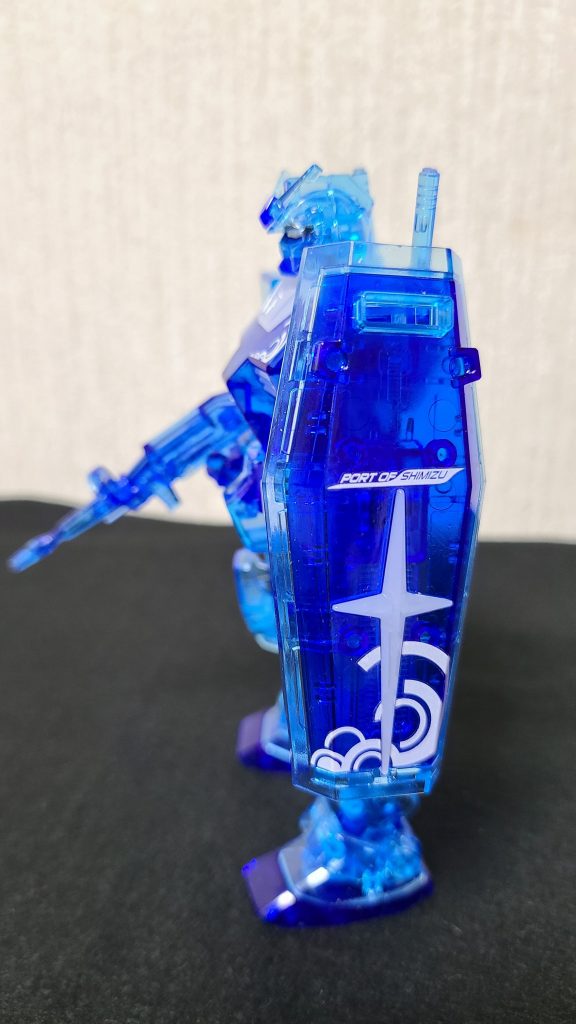 横から。シールド部分はこのようになっています。