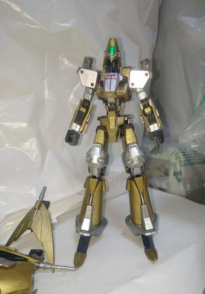 肩にあるオージのバインダーやサイドアーマー等を外すと、こんな感じになります。