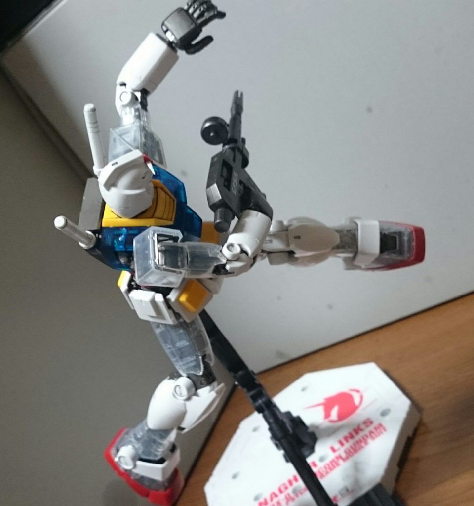 背面撃ち！本当はもう一日早く投稿する予定だったんスけど、画像でも使われているアクションベースの発送が遅れて…あとなんとなく且つどうでもいい上に、個人の超主観なんスけど、2.0の足ってなんだかちょっとえっちくないっスか…？全体的に曲線気味なラインとか、膝まわりのまるっとした感じがなんかこう、すごく唆られるというか…(ﾊｧﾊｧ