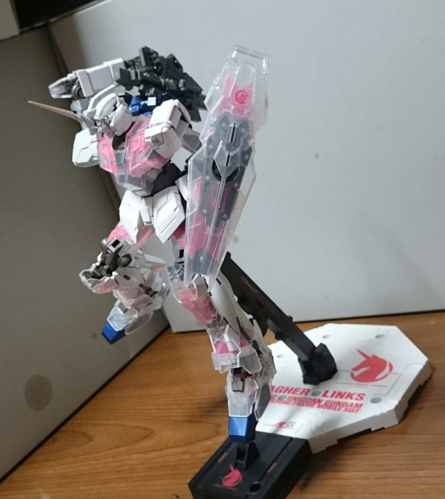 バックパックにはビームマグナムやバズーカをマウント出来るっス。あとビームマグナムは腕にもマウント可能…… ………… ………… ………… ……《NT-D》