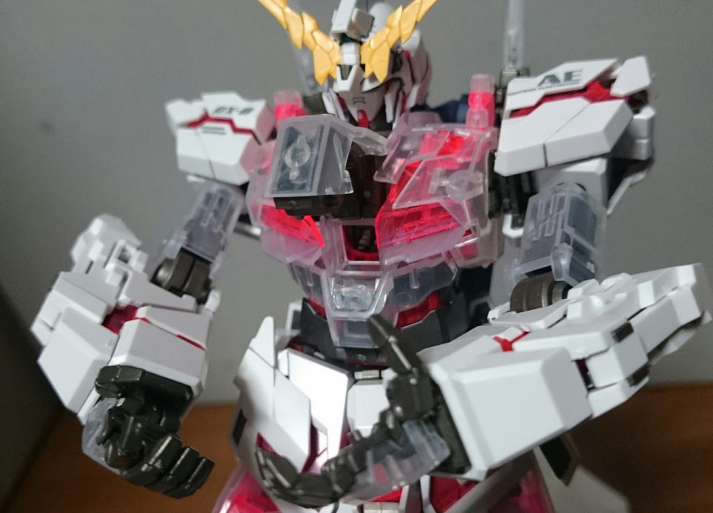 「君の声、はっきり聞こえた。嬉しかった。」「自分がなんでここに居るのか、わかった気がした。君が呼んでくれたから」「私だって」「この感覚が本物なら、マリーダさんにも俺の声が届いてるはずなんだ」「必ず連れ戻すよ。君はここで待っていて、いいね?」「はい。頼みます、バナージ・リンクス」