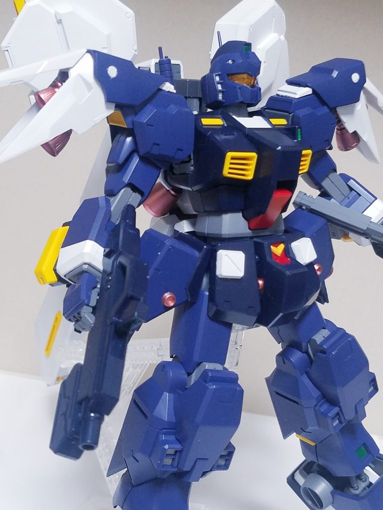 ヘイズルは膝が大きいのが気になっていたため、ジムクゥエルとの中間点としてふくらはぎのみ採用しました。