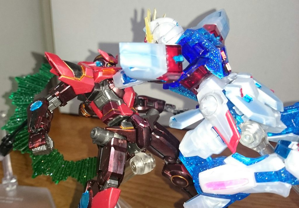 スタービルドストライクの拳は胸のコンデンサを完全に突き抜けて、明らかに太陽炉までダメージいってたぽかったのに、それを短時間で修復、それもリペア仕様にするとかアランぱねぇ…