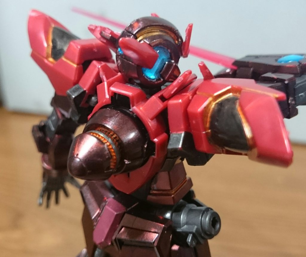 ・GNドライヴ余剰のパーツを加工して、作中にて爆散したブースターから流れ着いた太陽炉を取り付けた形態を再現ス!