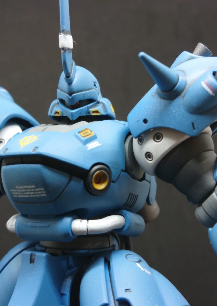 モノアイスリットを狭めて目付きを悪く