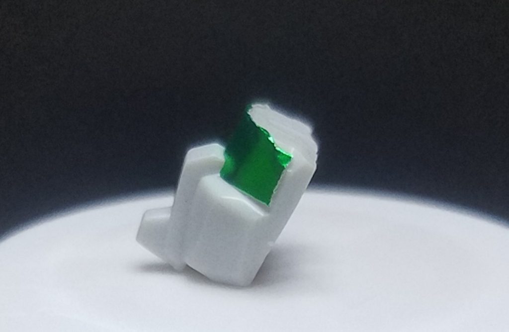 ジム顔にはHGBCザ ノーザンポッドのものを使用。ジム顔パーツとフレイムフェーダー側の両方を削り込んでなんとか入るように加工。メインカメラは今のところシールで。 