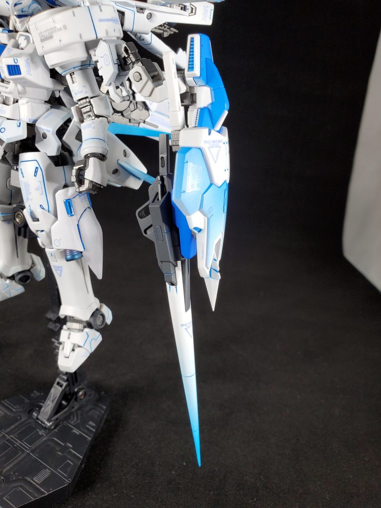 シールドはヒートロッドを外してAGE2DHのショットランサーを磁石で取り付けました。