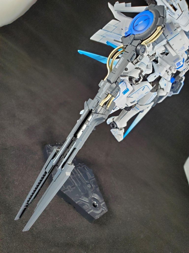 メガキャノンは展開状態の先端の細さが好みでは無かったのでライトニングガンダムのライフルの先端を拝借