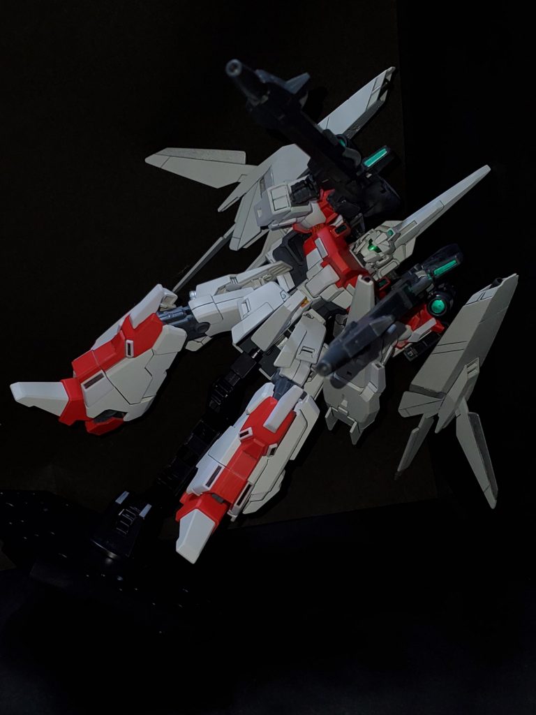 ここのキットの弱点はメガビームランチャーを持つとアクションが付けられない所です。それ以外はプロポーションも非常に良く、モールドも多すぎず少なすぎずとてもバランスが良い。