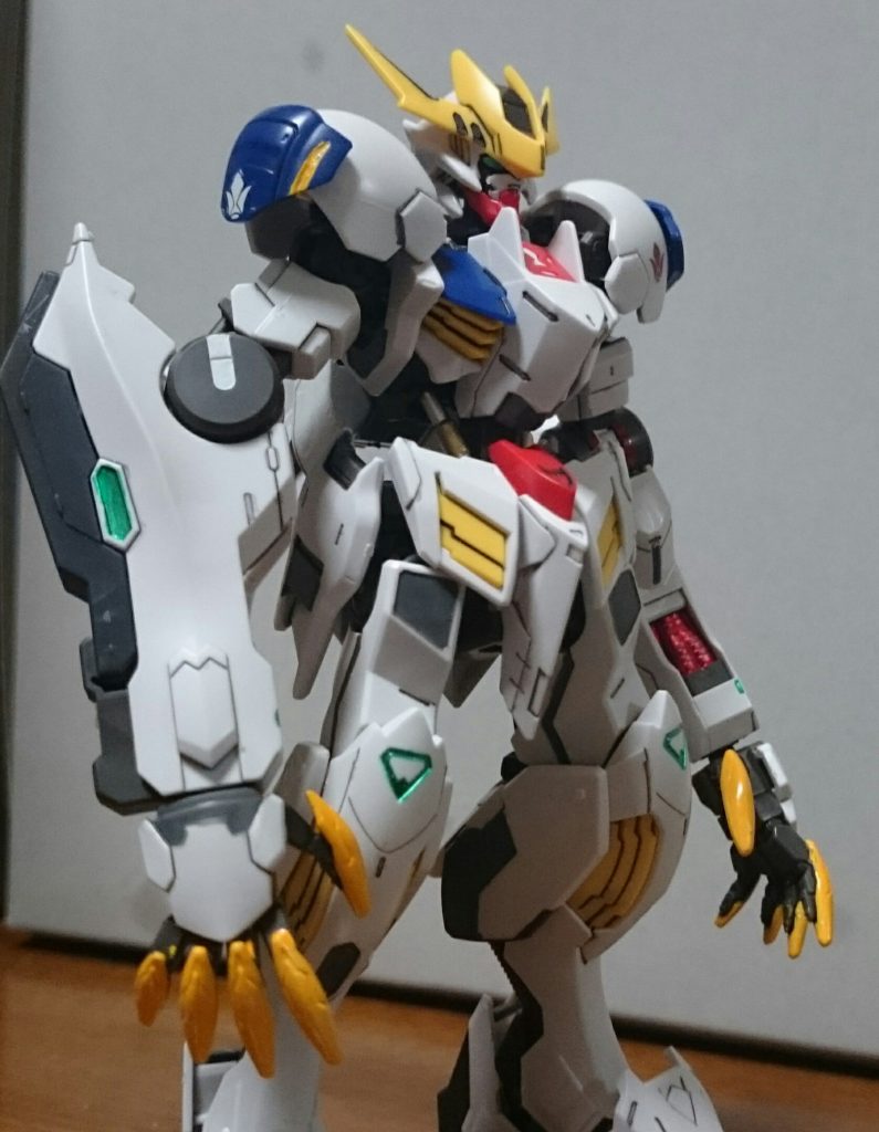 ・ガンダムバルバトスルプスレクス今日フミナパイセンを買いにお店に寄ったら、ガンマカEXのルミナスメタグリーンが入荷していた(田舎故にマーカーの類いは発売すぐには入荷しない…)ので、先日投稿したルプスレクスのグリーン部分をルミナスメタグリーンでリペイントしてみたっス!