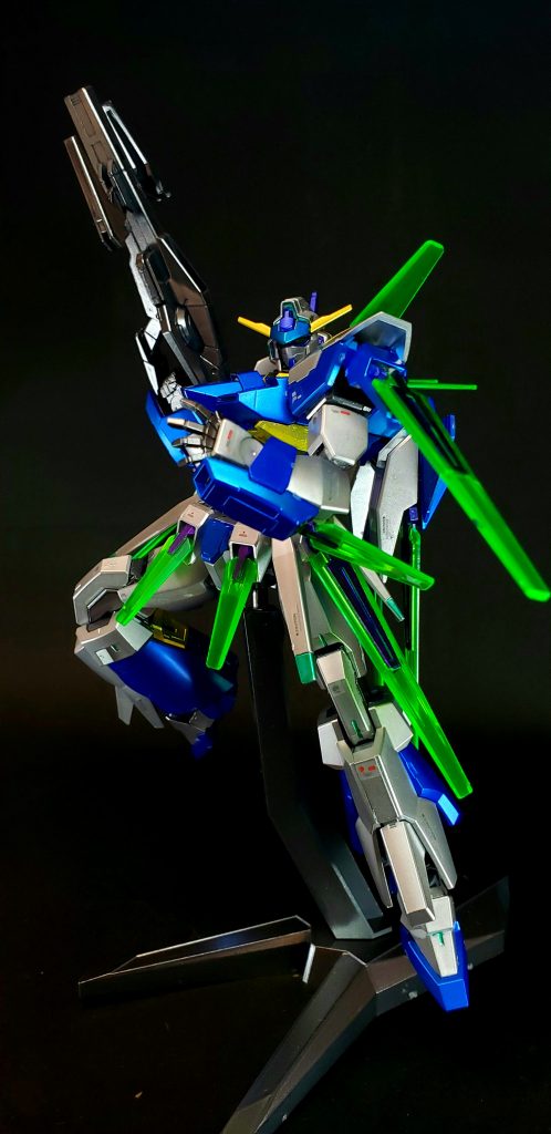 小説版第4部ではフリットとエミリーの夫妻とロマリーが開発した機体となっている。そのため、AGE-3の改修型ではなく後継機という位置づけとなる。当初から隠し機能としてバーストモードが設定されており、さらにモード発動時のAGE-FXがキオのXラウンダー能力の範囲の強化と増加を可能とする「FXシステム」が追加されている。