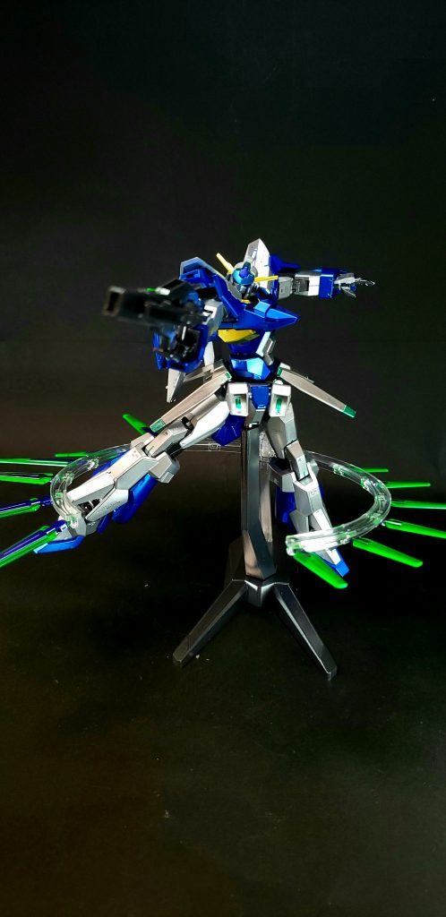 ラ・グラミス攻略戦直前に、新形態「FXバーストモード」が追加される。この機能は、Cファンネルの制御機能低下と引き換えに機体の機動性を極限まで高め、単機での大量撃破を可能としている[58]。モード発動後は全身のファンネルポートから余剰エネルギーを応用した青白いビームサーベルが展開し、格闘能力も飛躍的に高まる[59][14]。