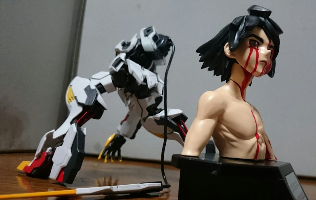 そうだ…俺たちは、もう辿り着いてた……俺たちの、本当の居場所――――――「だろ?オルガ…」あぁ、また汚れた。アトラに怒られる…クーデリア、いっしょに謝ってくれるかな――――――