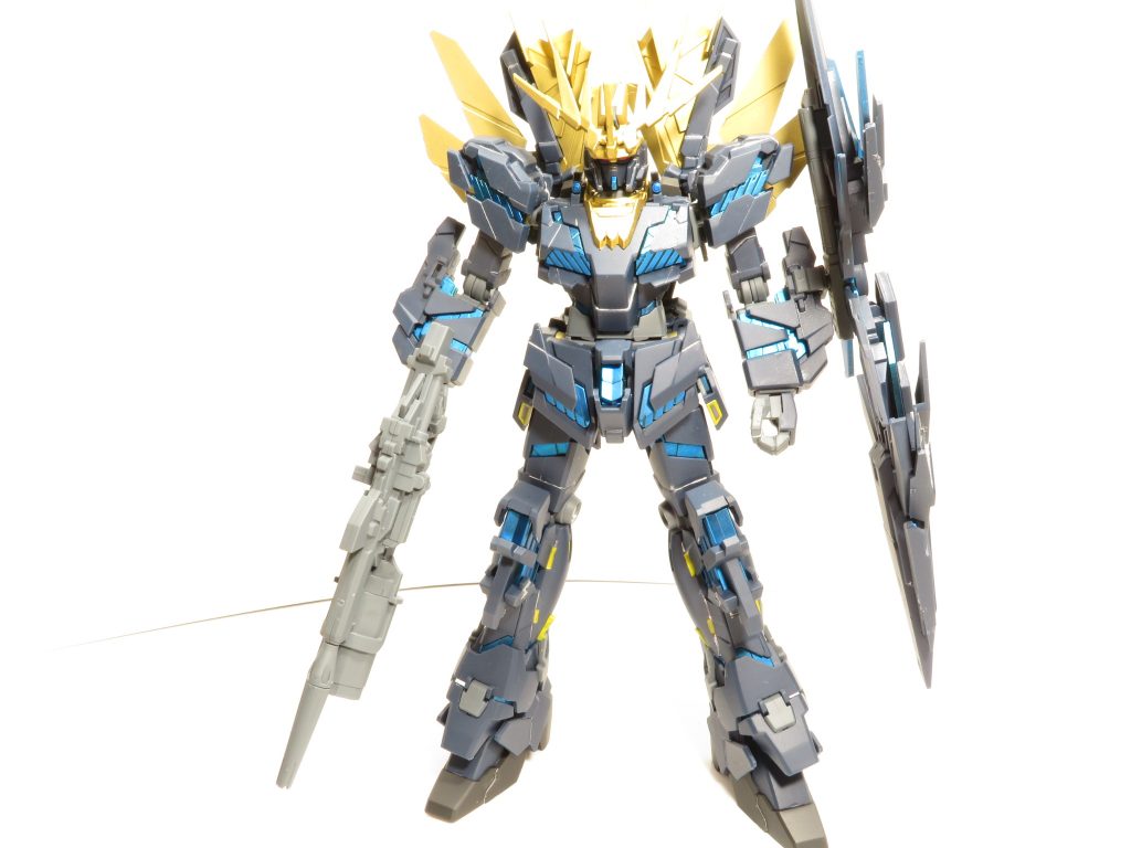 塗装はガンダムマーカーで、すみ入れは水性塗料のシルバーを使用してます。