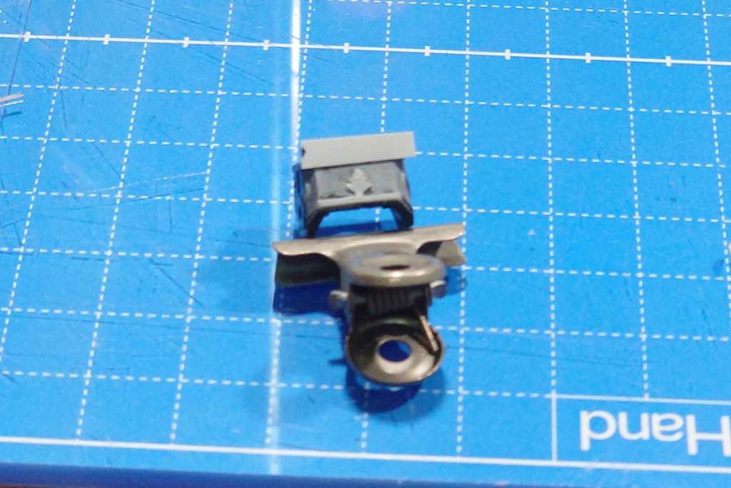 エングレービングの合わせ目消しに失敗してプラ板切り出しました