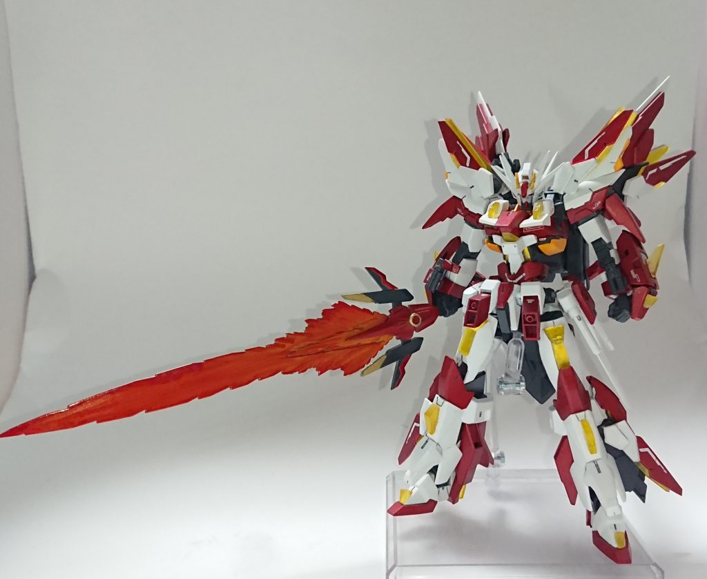 10月追記エグゼスト専用剣『グリンクリムゾン』前身機のバーストクロス時に装備されていた剣を小型化したもので、手の平からゼノンクロスのエネルギーを供給し超高熱、高出力の刃を形成する。ロストテクノロジーによる「SPRBシステム」により名前を呼ぶことで機体のもとまで飛んで来る。