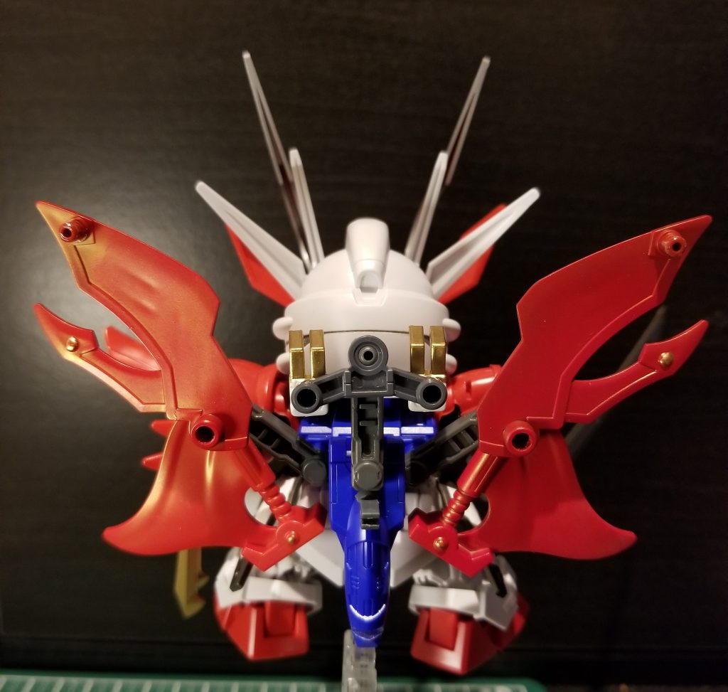 背面ショット。演者のビルドブースターを模している。