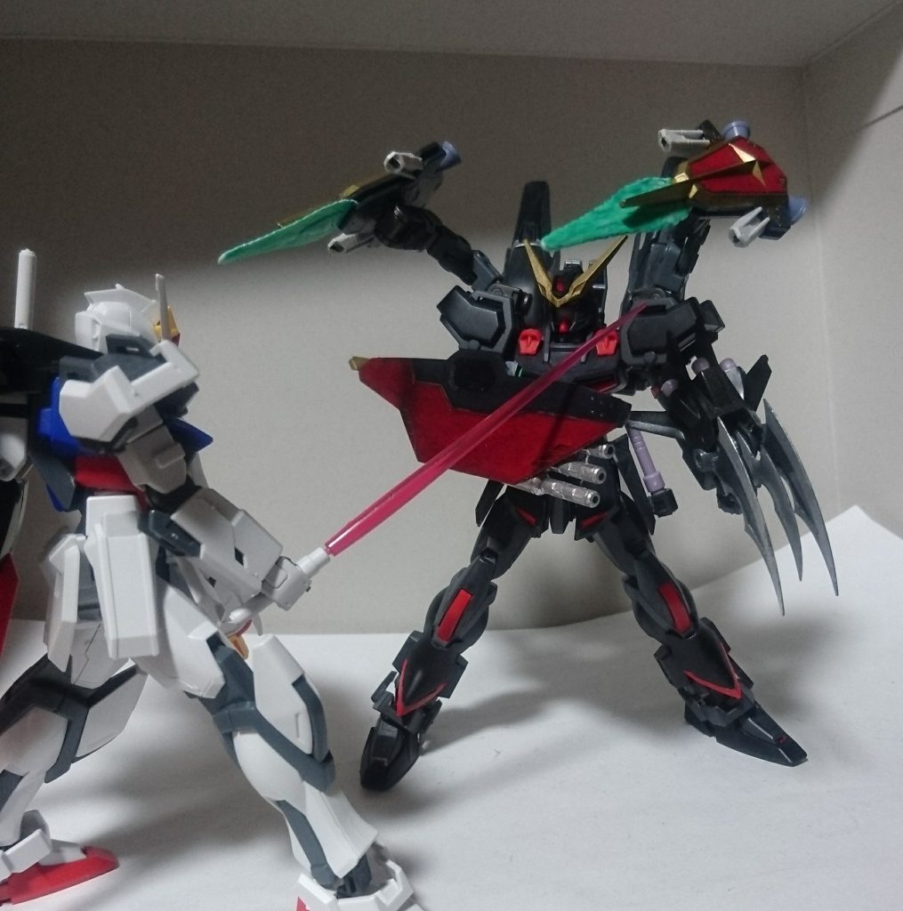 ガードしている間に肩の功盾達で、援護攻撃!