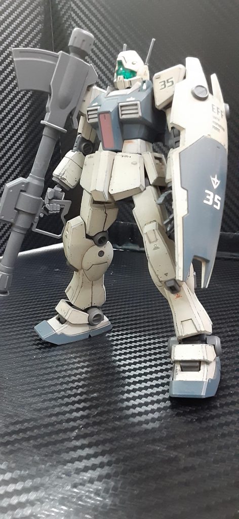 前回作成したジムカスタム改修機の余剰パーツ(脚部、バックパック、シールドなど)を使って作成。その他、リバイブRX-78ガンダムの腕部、旧陸ジムのロケットランチャーや、陸戦用のシールドを使用しました。