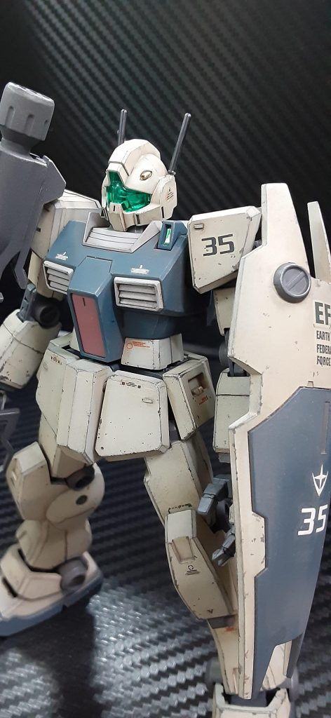 基本塗装のあと、ウォッシングして、ウェザリングして、控えめにチッピング。地上の基地に配備されてから年数が経過している感じをイメージしてみました。