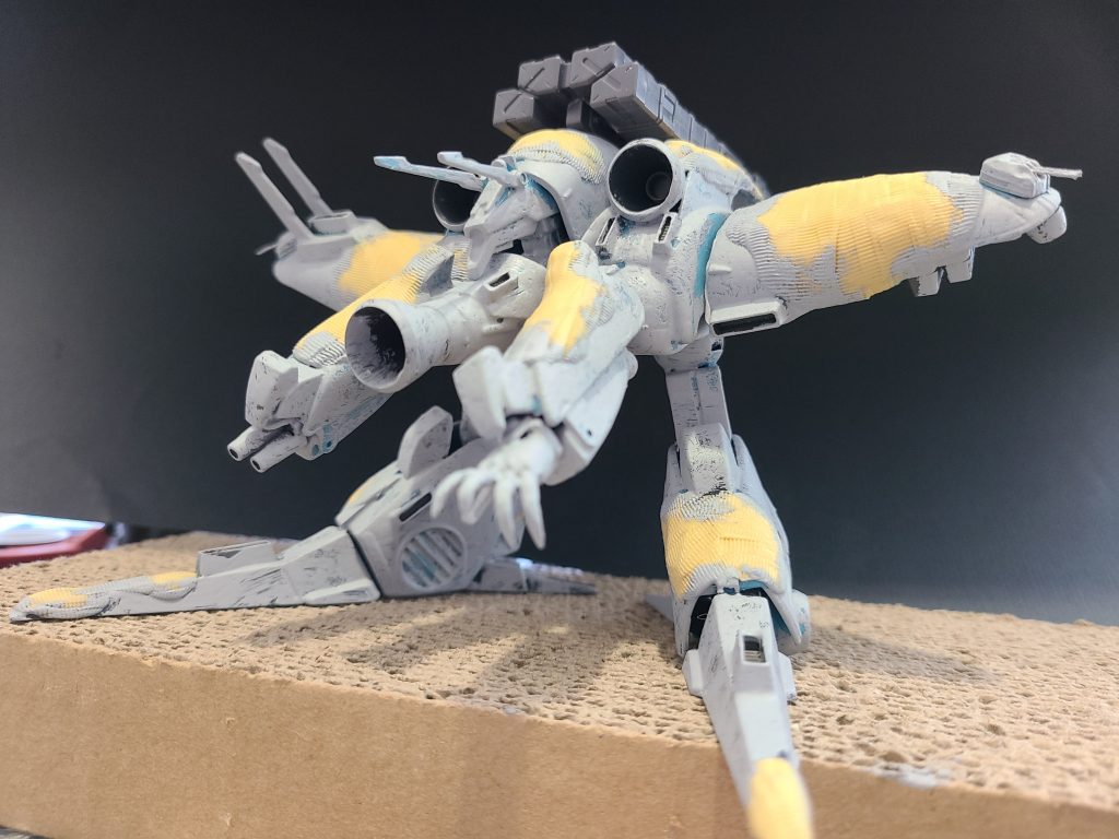 と塗装前の段階です。1/144ビグ・ザムのスクラッチでここ3ヶ月ほど新作が出来ていないので、今回は週末モデリングとして久々にサクッと楽しく製作出来ました。