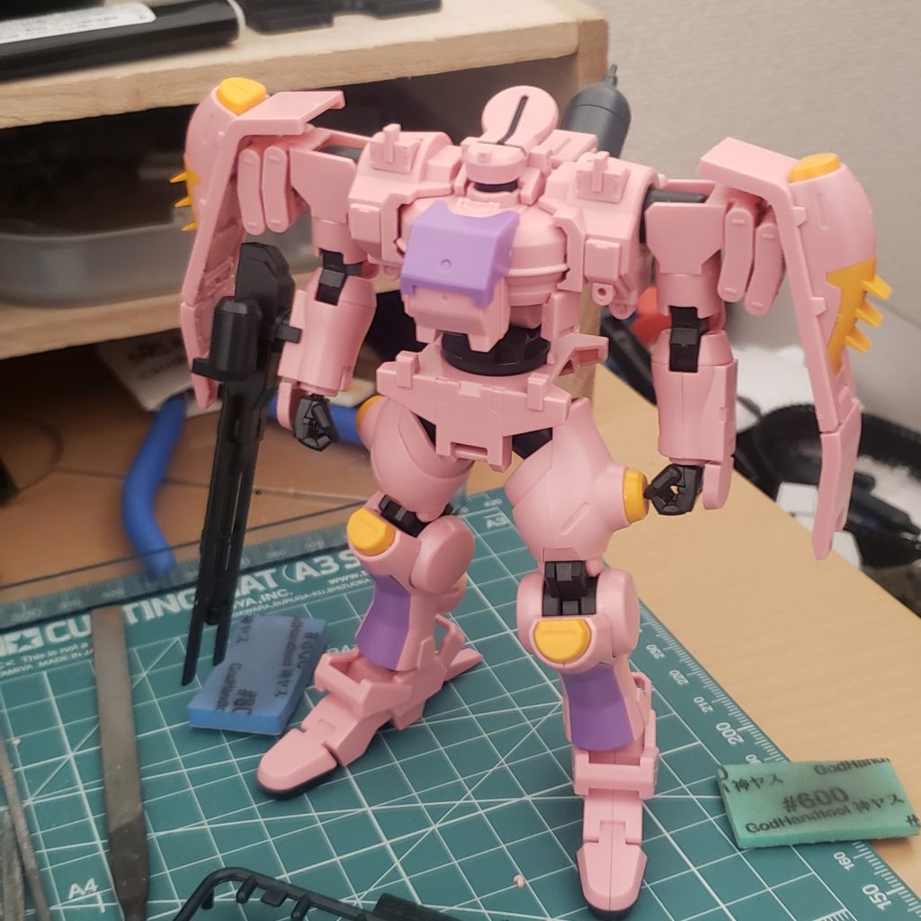 最初は塗るつもりはなかったんですが、どうしても紫が気になったので灰色に変えました。