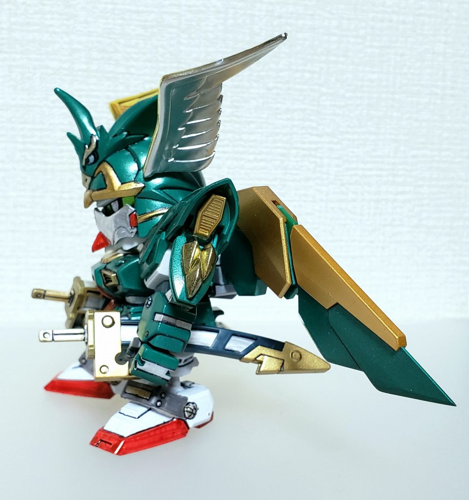 バックパックの翼もフェニーチェリナーシタのものをカットして流用。