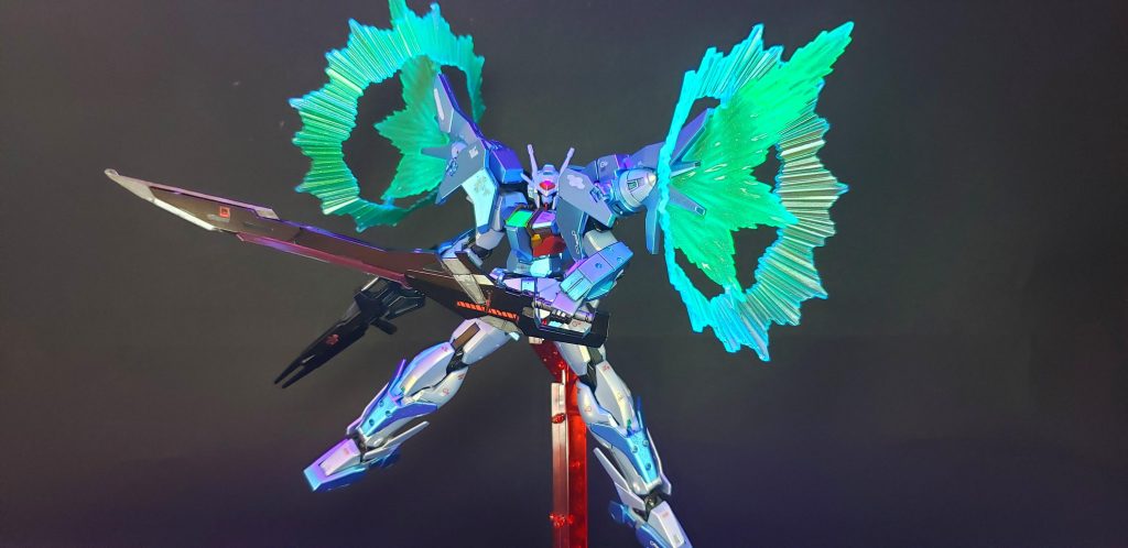 ウイングユニットはトランザム時に粒子加速器としても機能し、一時的に通常のトランザムを凌駕する「トランザムインフィニティ」、粒子の循環速度を限界まで高めた「ハイヤーザンスカイフェイズ」へと進化していく。ただし、性能に比例して機体への負荷も増大するという欠点もある[29][33]。