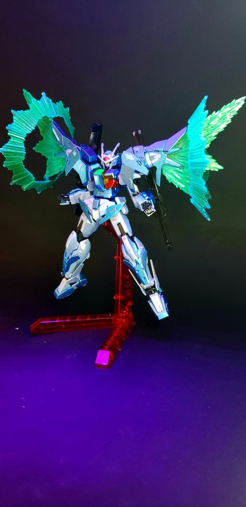 必殺技は、光の翼をバスターソードにまとわせた巨大な光剣「ハイパースカイザンバー」、同じく光の翼をロングライフルにまとわせた巨大な弓「ハイパースカイシューティング」