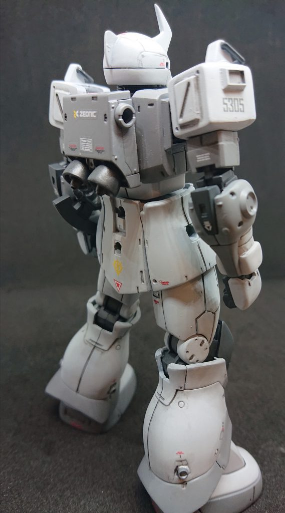 両肩のフックはボトムズのスコープドックをイメージしてます。