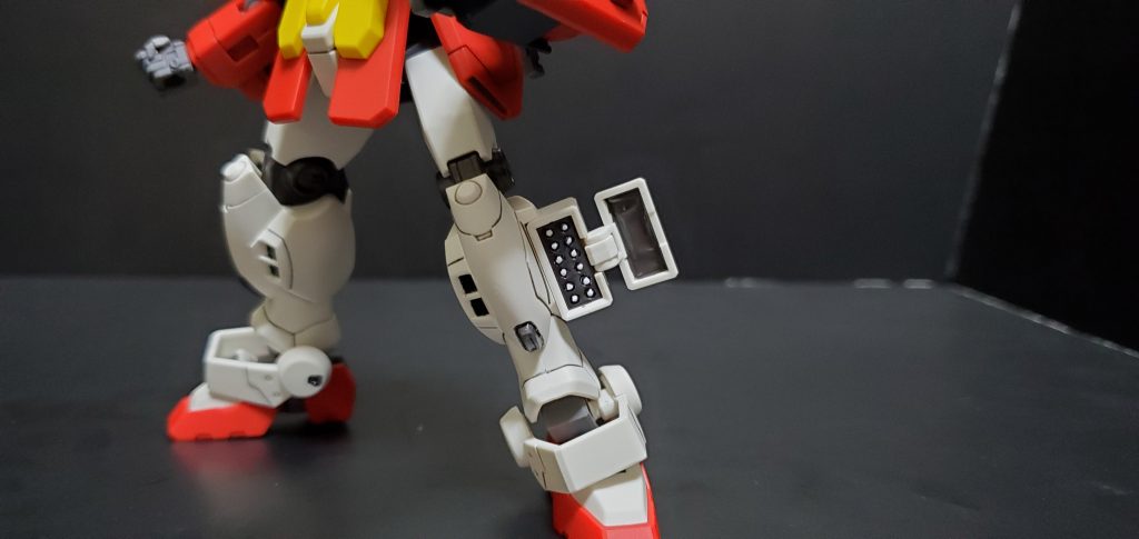 一部武装はグレーが軽かったので黒鉄色で塗装し直しています。