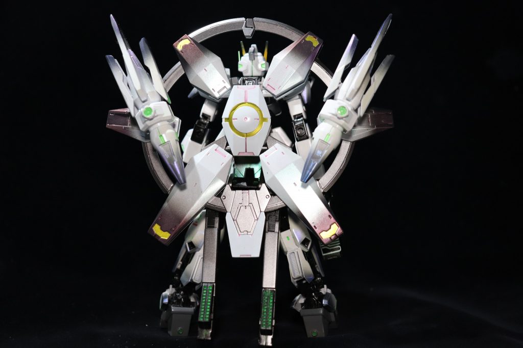 バックパッククリスタルカラールビーレッドでグラデーションをかけてます金色は付属シールによるマスキング、うまくいった‥