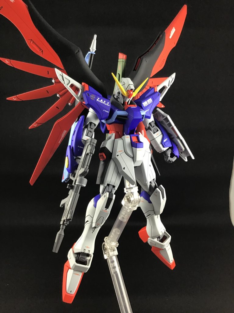 全体的に軽くスジ彫りをしています