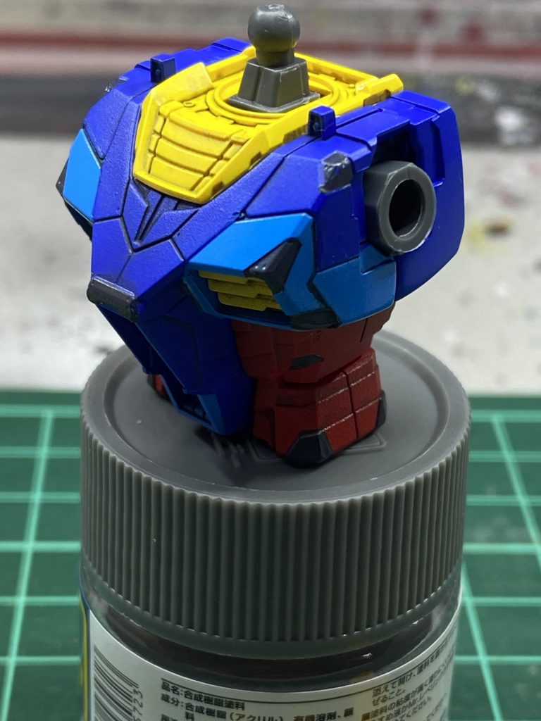 白、グレーの塗り分け以外で墨入れまで完了しているパーツを組んでみました。