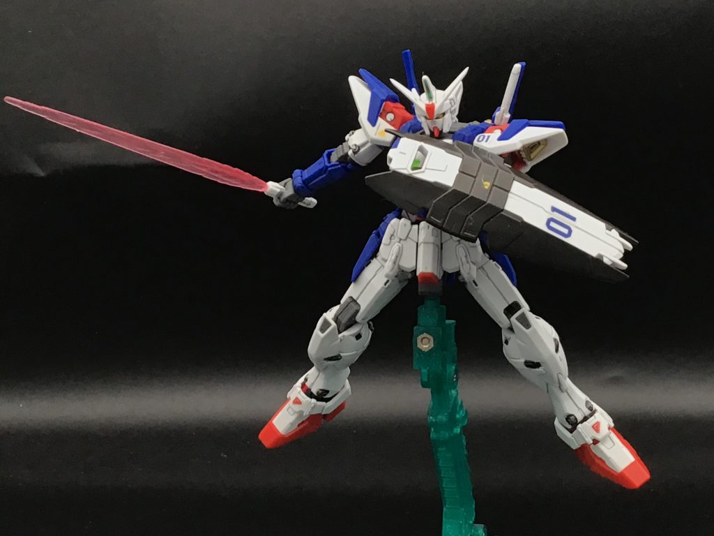 ビームソードは、旧キットの幅が広いタイプの印象が強いので、パーツ取り用に積んでた旧キットのLOブースターからビーム部分を移植。