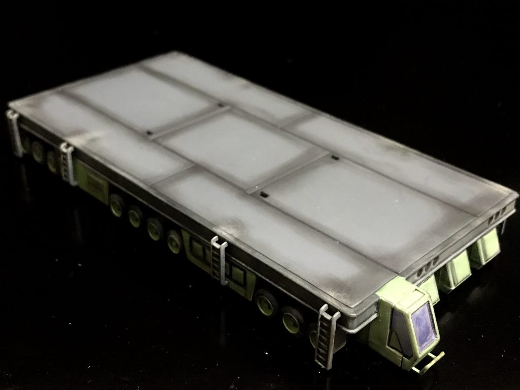 ウェザリングマスターのガンメタルやサンド系で少し汚しました。