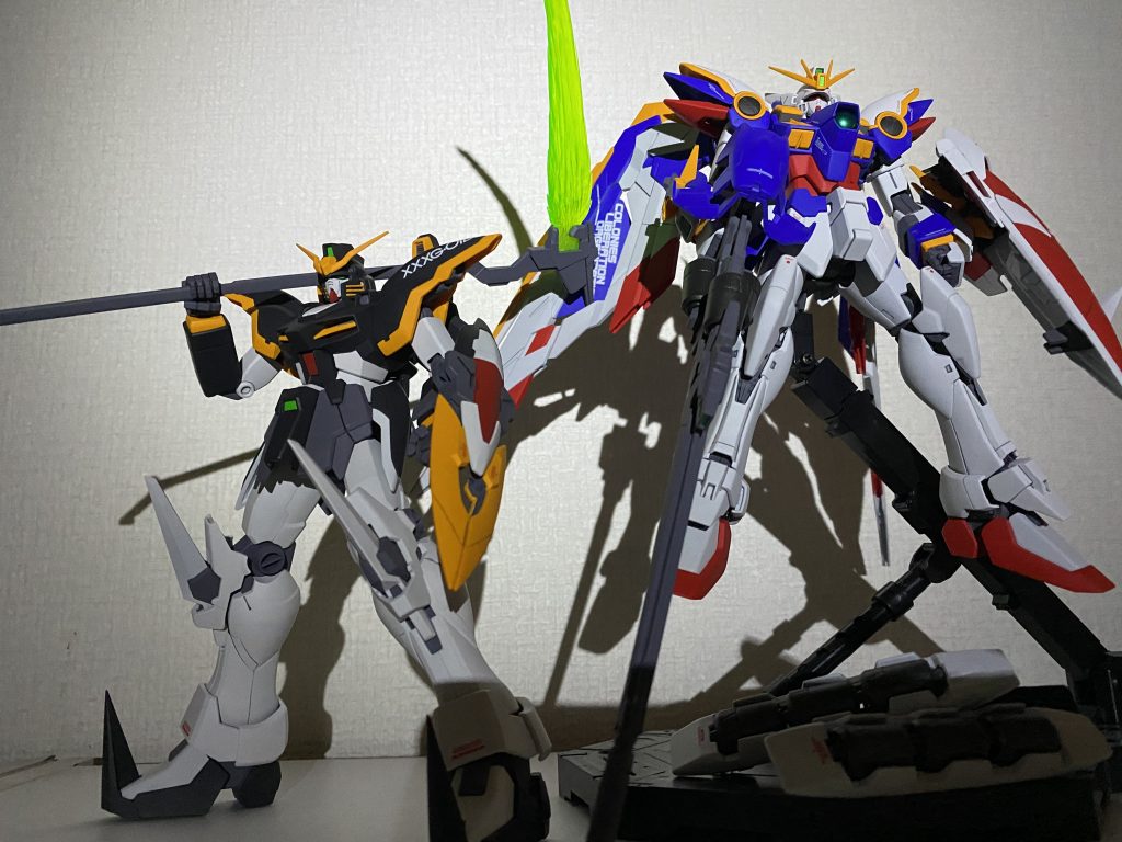 前に作ったウイングと一緒に。うん、カッコいい☺︎今回も粗はありますが、なんとかいい感じに完成しましたw実はデスサイズヘルのMGも積んでるので…早めに手をつけたいですなぁw最後まで見て頂きありがとうございました！