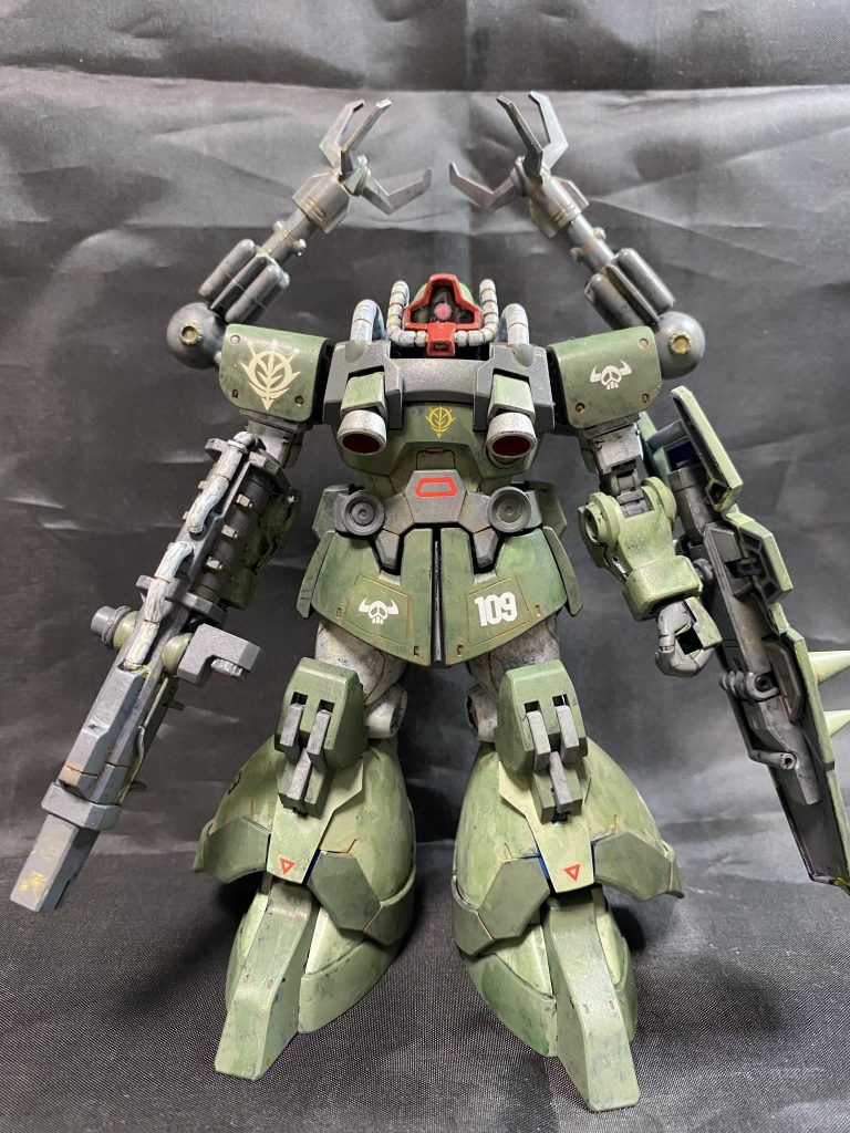 正面より。当初１０月6日のドムの日に合わせてドムR 35を製作しようと思っていたのですが。