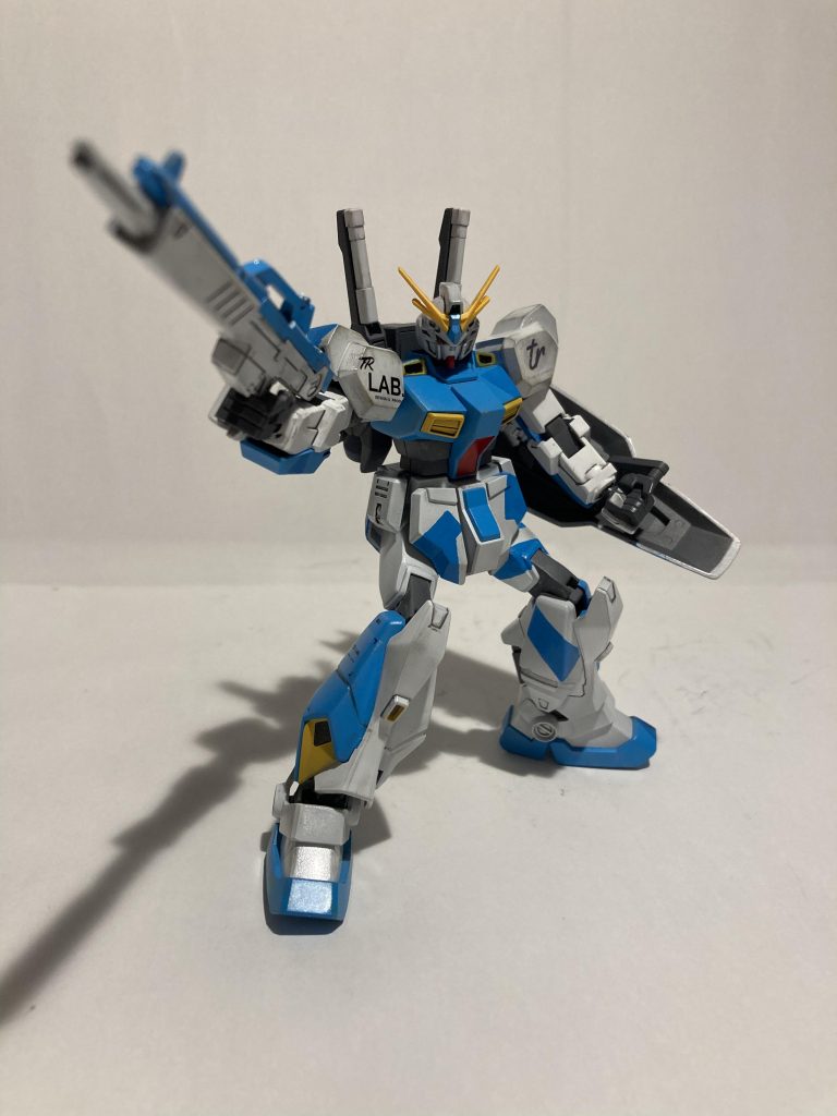 ベースの水色より少し濃い青を使っています。