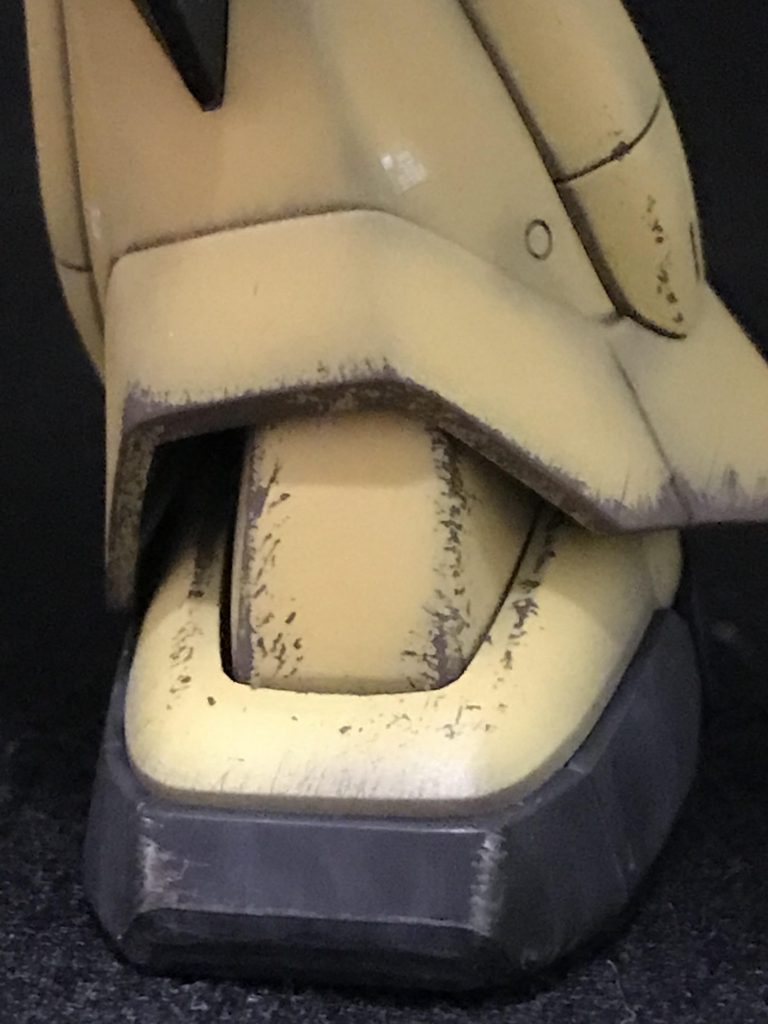 腰から下を重点的に剥がしています。