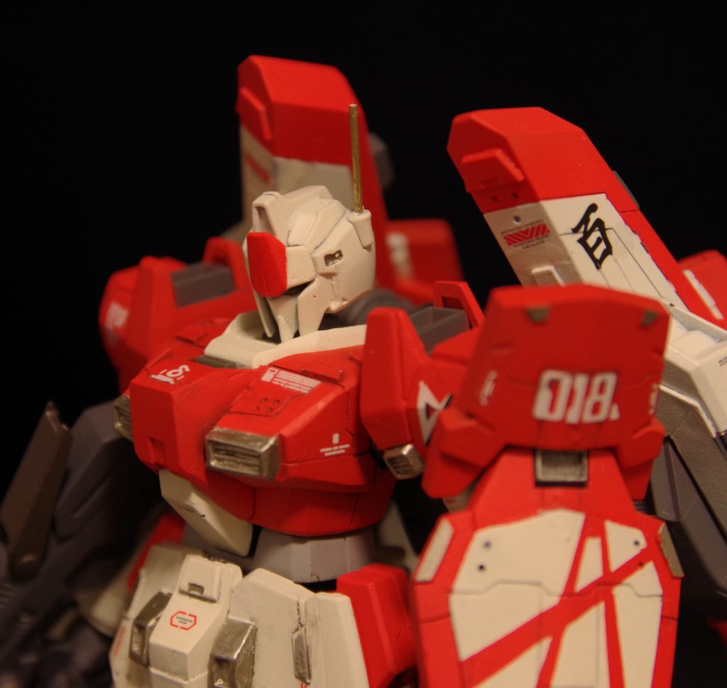 胸部はMK-2のものをベースにダクトの形状変更とコクピットの大型化をしています